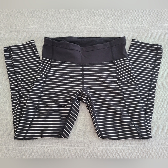 Lululemon Speed Tight II - size 6, 24" - Picture 4 of 5